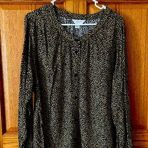 Women’s blouse/top. Perfect for Fall/Winter.